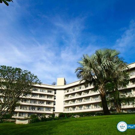 Royal Hills Golf Resort & Spa Nakhon Nayok Exterior photo